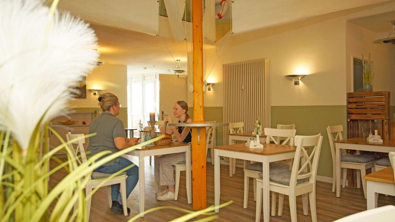 F-1010 Strandhaus Mönchgut Bed&Breakfast DZ 27 Terrasse, strandnah, inkl Frühstück Lobbe Exterior foto